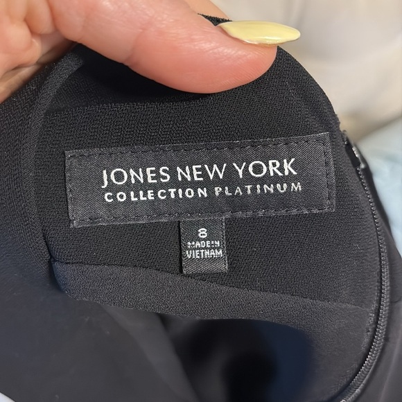Jones New York staple Black sleeveless mini Dress sheath V neck zippered back 8 - Picture 6 of 12